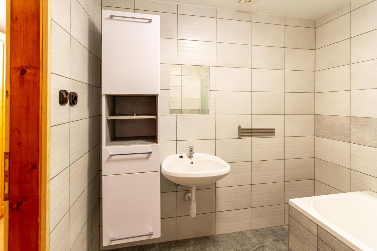 גיור Deli Terasz B Apartman Free Parking, Self-Check-In Anytime מראה חיצוני תמונה