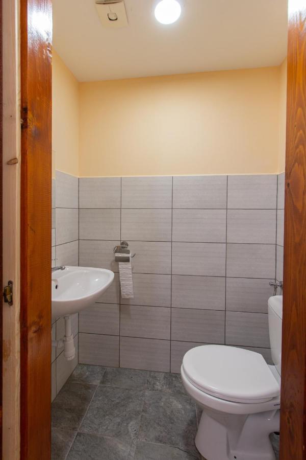 גיור Deli Terasz B Apartman Free Parking, Self-Check-In Anytime מראה חיצוני תמונה