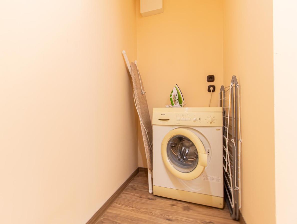 גיור Deli Terasz B Apartman Free Parking, Self-Check-In Anytime מראה חיצוני תמונה