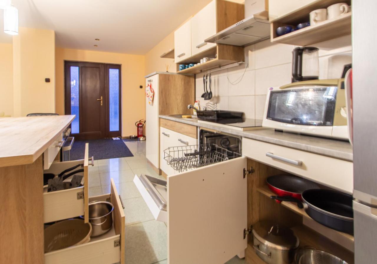 גיור Deli Terasz B Apartman Free Parking, Self-Check-In Anytime מראה חיצוני תמונה